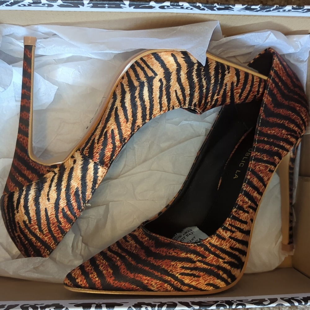 6.5 4' multi color tiger print heels
